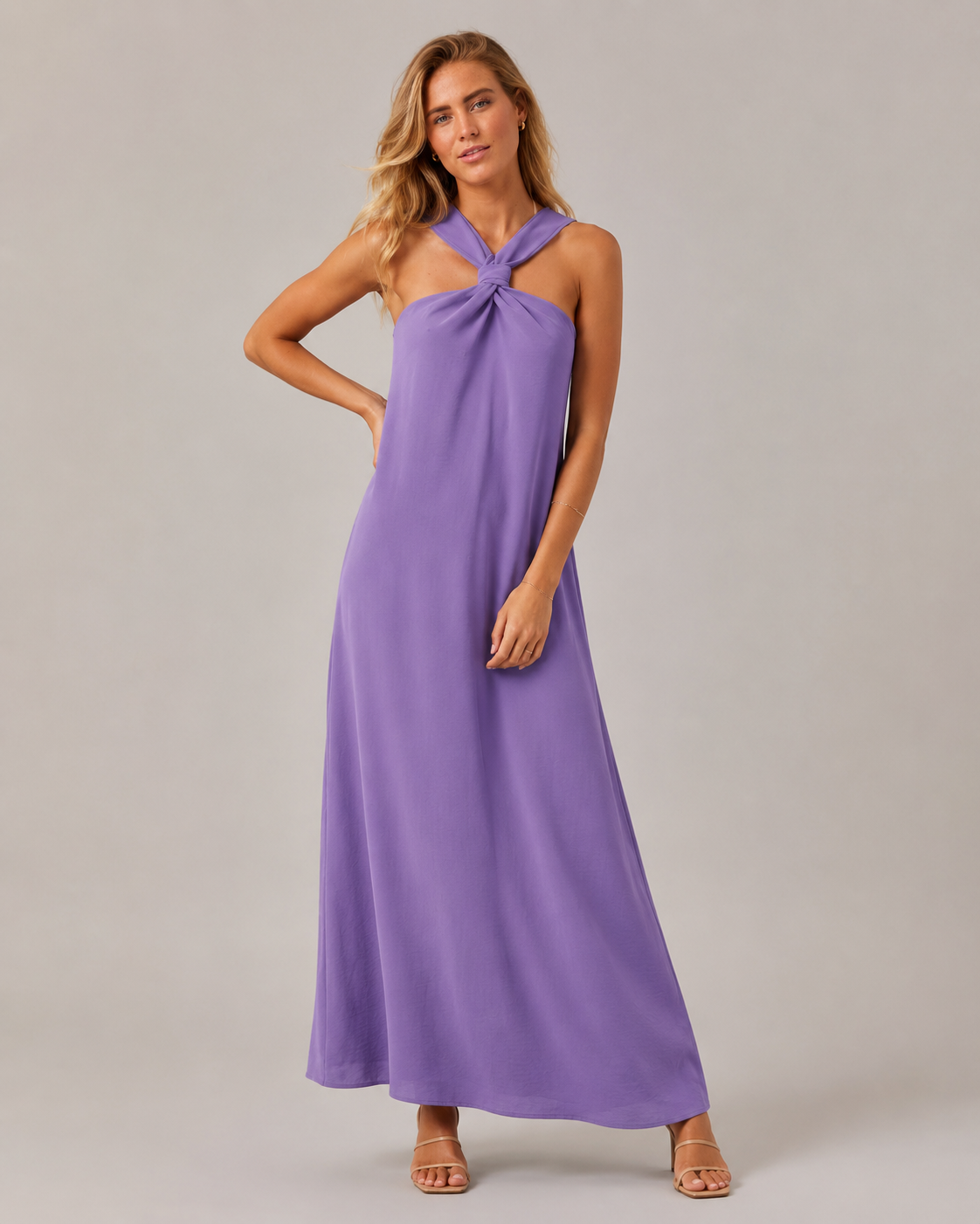 Monique - Halter Maxi-jurk met Knoopdetail