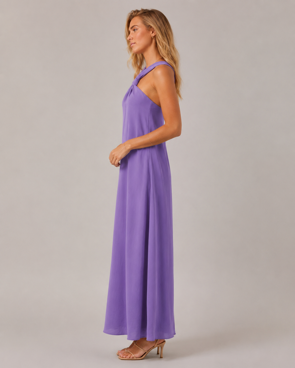 Monique - Halter Maxi-jurk met Knoopdetail