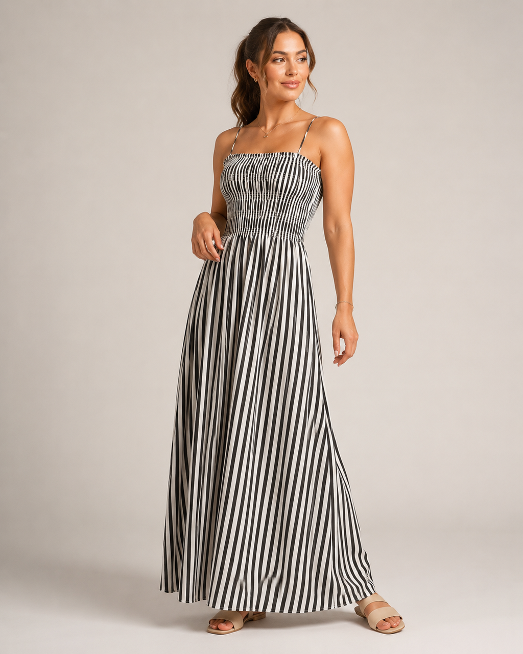 Mirabel - Gestreepte Maxi-jurk Met Smocktop En Spaghettibandjes