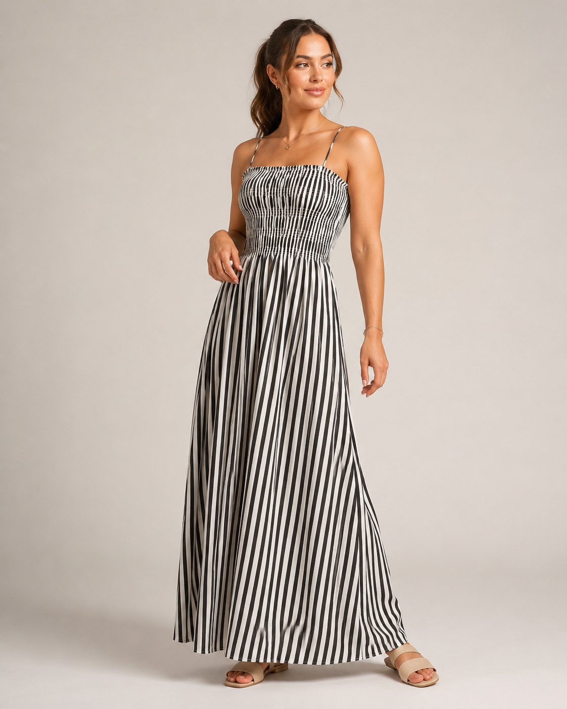 Mirabel - Gestreepte Maxi-jurk Met Smocktop En Spaghettibandjes