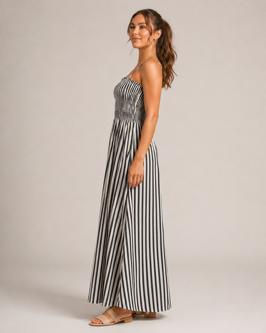 Mirabel - Gestreepte Maxi-jurk Met Smocktop En Spaghettibandjes