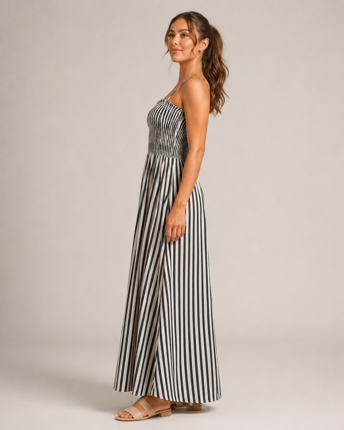Mirabel - Gestreepte Maxi-jurk Met Smocktop En Spaghettibandjes