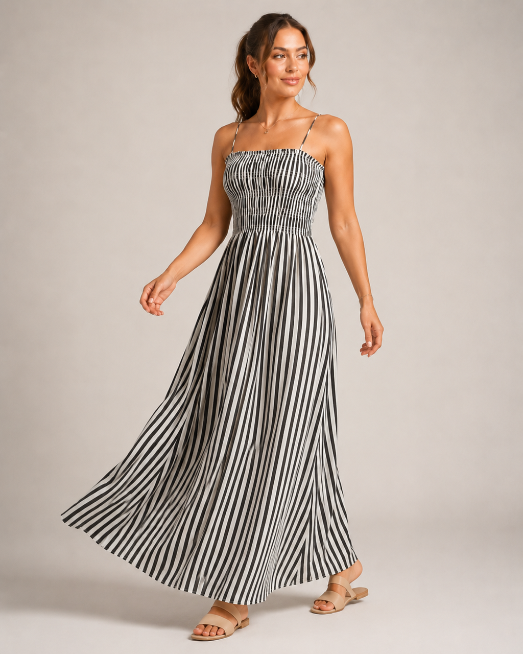 Mirabel - Gestreepte Maxi-jurk Met Smocktop En Spaghettibandjes