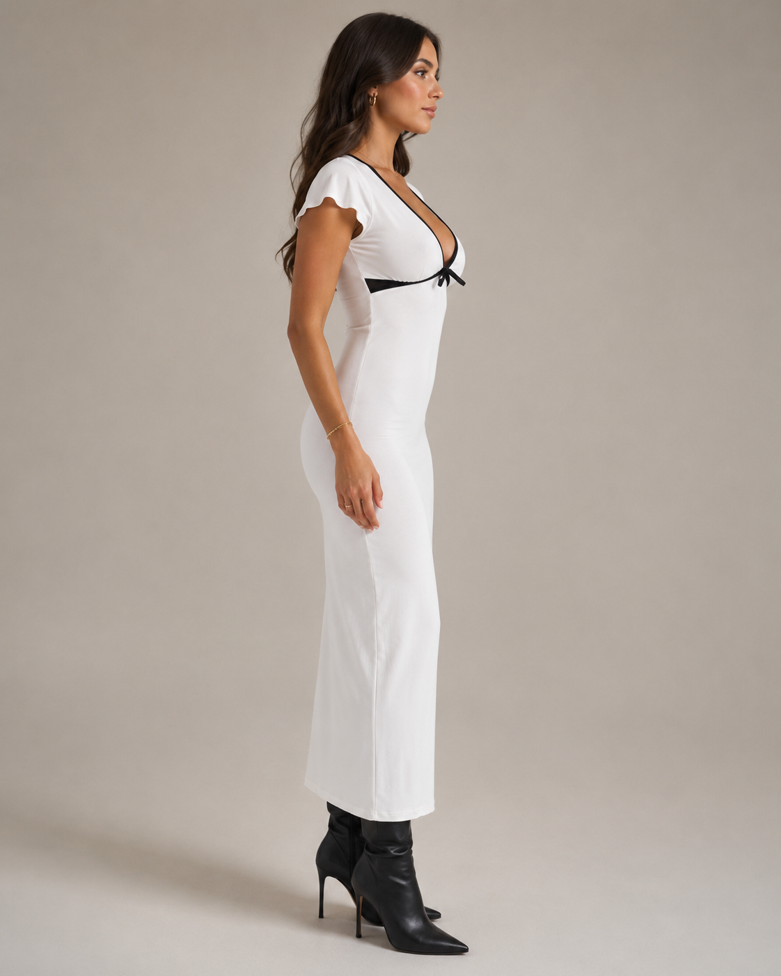 Mirella - Witte Midi-jurk met V-hals en Contrastdetails