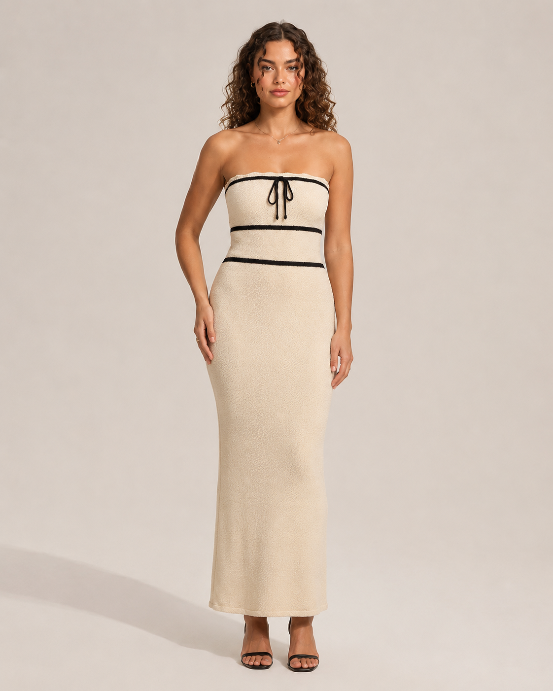 Megan - Crème Bouclé Jurk met Off-shoulder Halslijn en Contrastbies