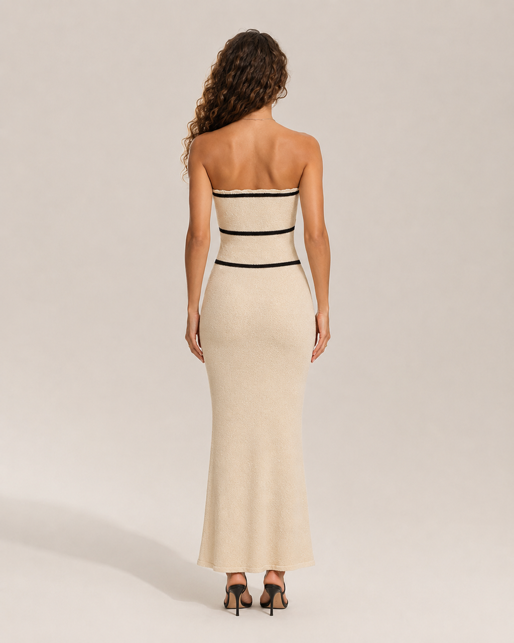 Megan - Crème Bouclé Jurk met Off-shoulder Halslijn en Contrastbies