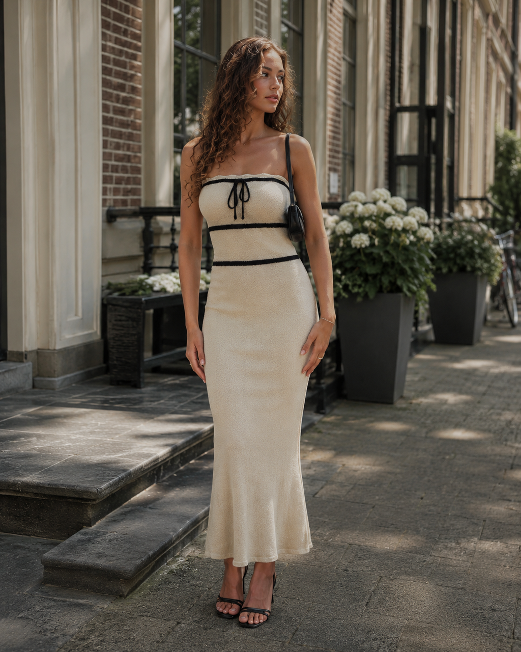 Megan - Crème Bouclé Jurk met Off-shoulder Halslijn en Contrastbies