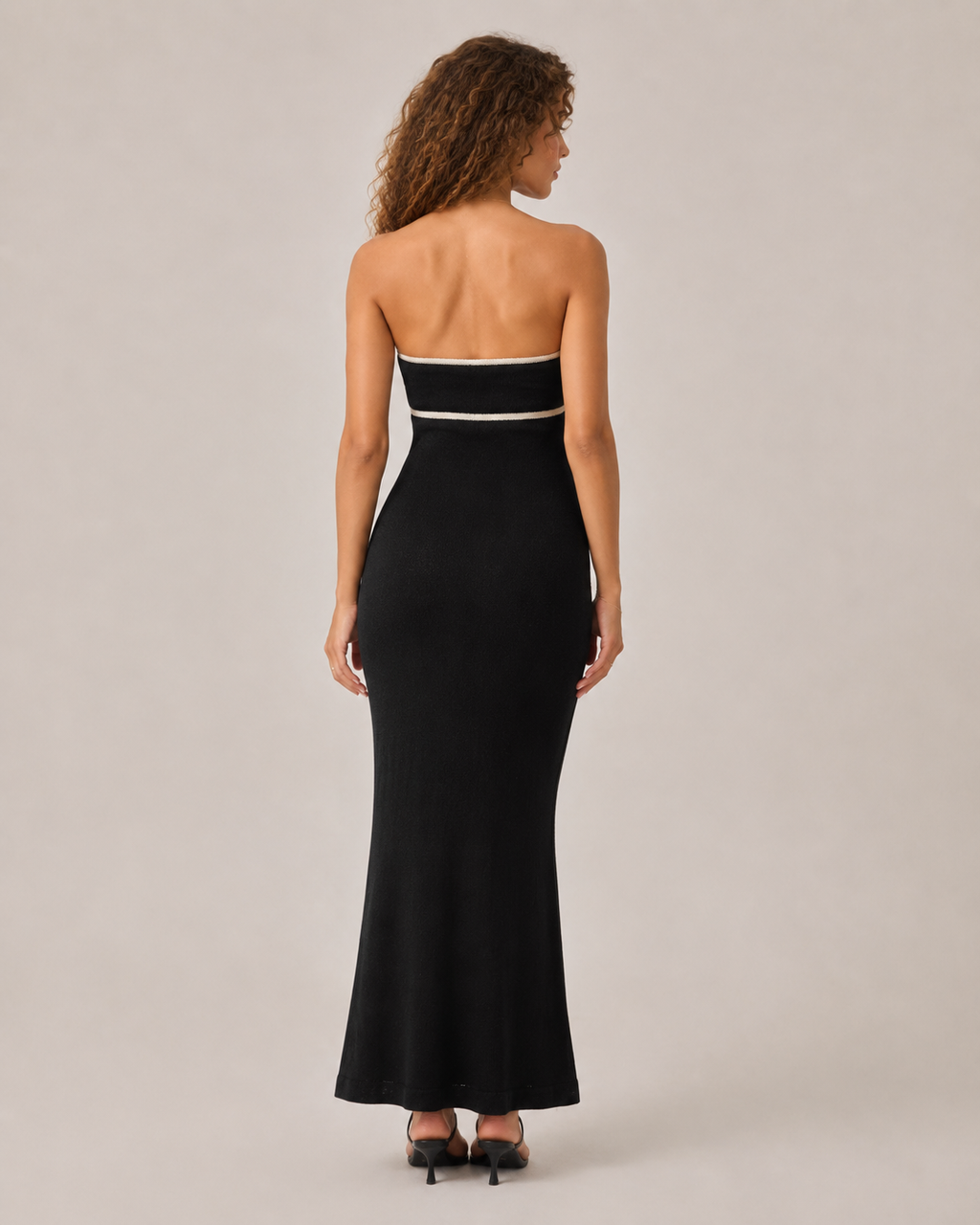 Megan - Crème Bouclé Jurk met Off-shoulder Halslijn en Contrastbies