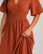 Marjolijn - Midi-jurk met V-hals en Tailleaccent