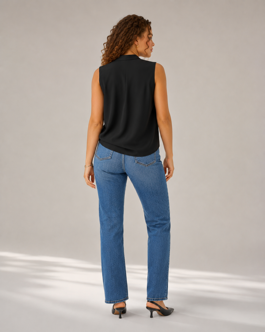 Nienke - Mouwloze Blouse met V-hals en Overslagdetail