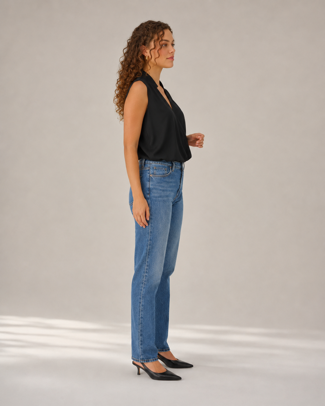 Nienke - Mouwloze Blouse met V-hals en Overslagdetail