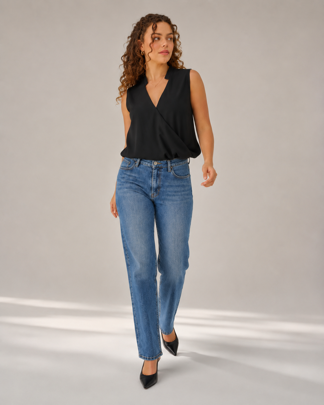 Nienke - Mouwloze Blouse met V-hals en Overslagdetail