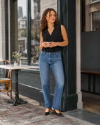 Nienke - Mouwloze Blouse met V-hals en Overslagdetail