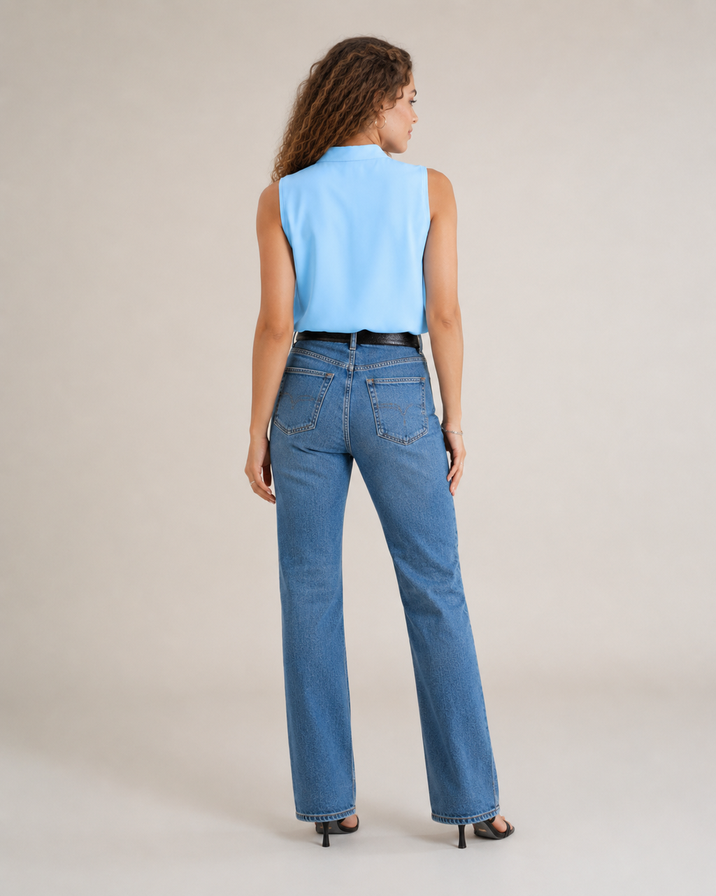 Nienke - Mouwloze Blouse met V-hals en Overslagdetail