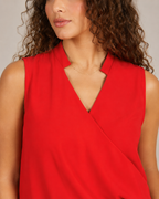 Nienke - Mouwloze Blouse met V-hals en Overslagdetail