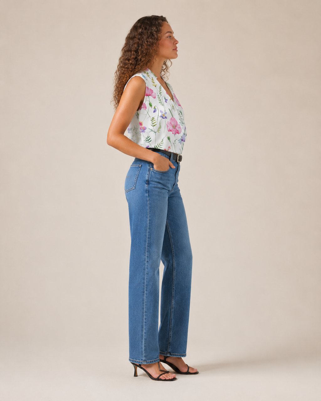 Nienke - Mouwloze Blouse met V-hals en Overslagdetail
