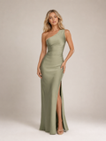 Novi - Groene Asymmetrische Maxi-jurk met Aansluitend Silhouet