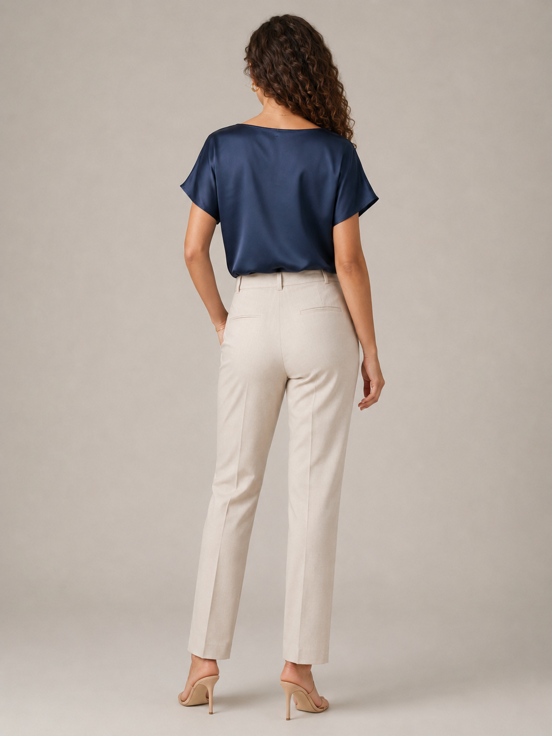 Nadja - Blouse met Gedrapeerde Halslijn en Korte Mouwen