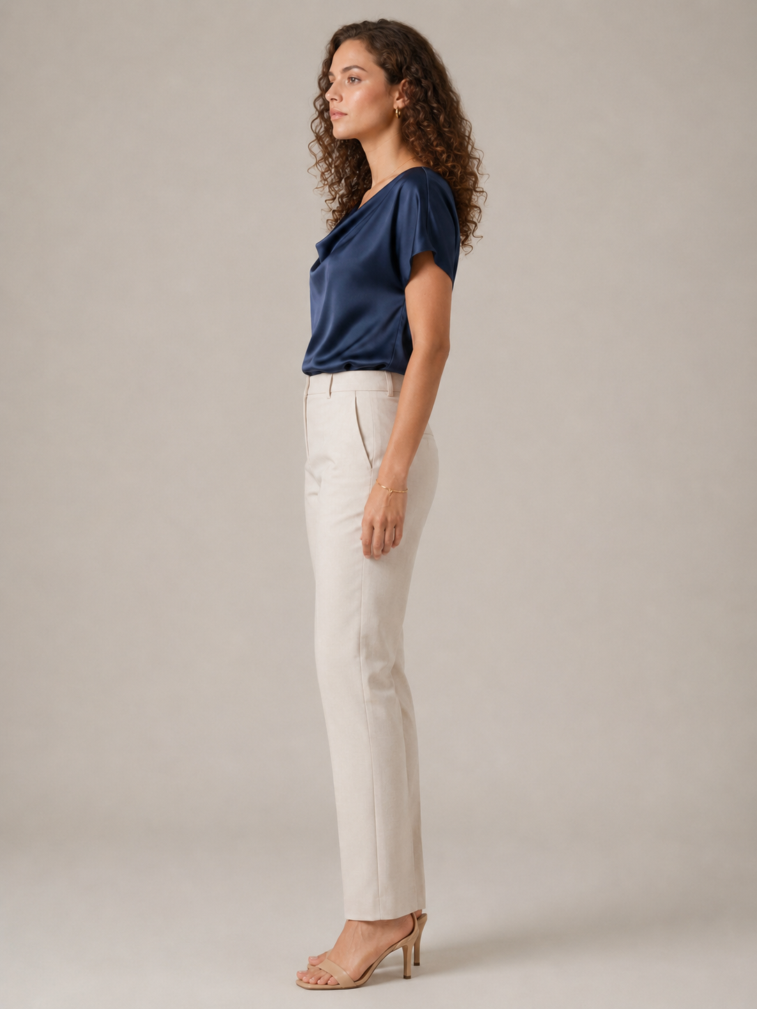 Nadja - Blouse met Gedrapeerde Halslijn en Korte Mouwen