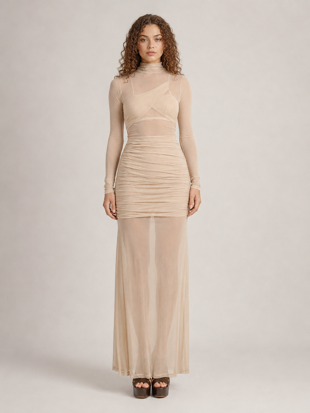 Nika - Mesh Maxi-jurk met Lange Mouwen en Aansluitend Silhouet
