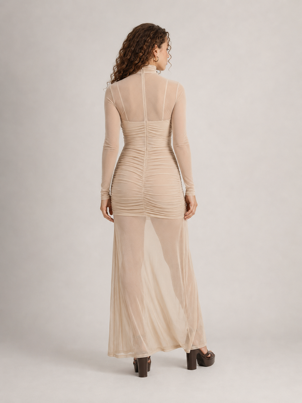 Nika - Mesh Maxi-jurk met Lange Mouwen en Aansluitend Silhouet