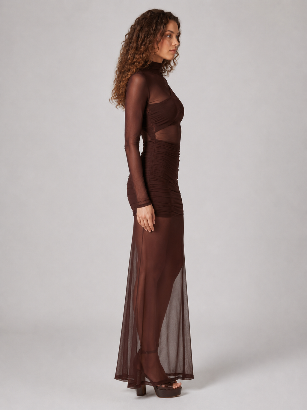 Nika - Mesh Maxi-jurk met Lange Mouwen en Aansluitend Silhouet