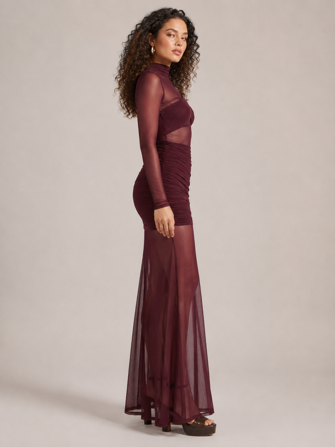 Nika - Mesh Maxi-jurk met Lange Mouwen en Aansluitend Silhouet