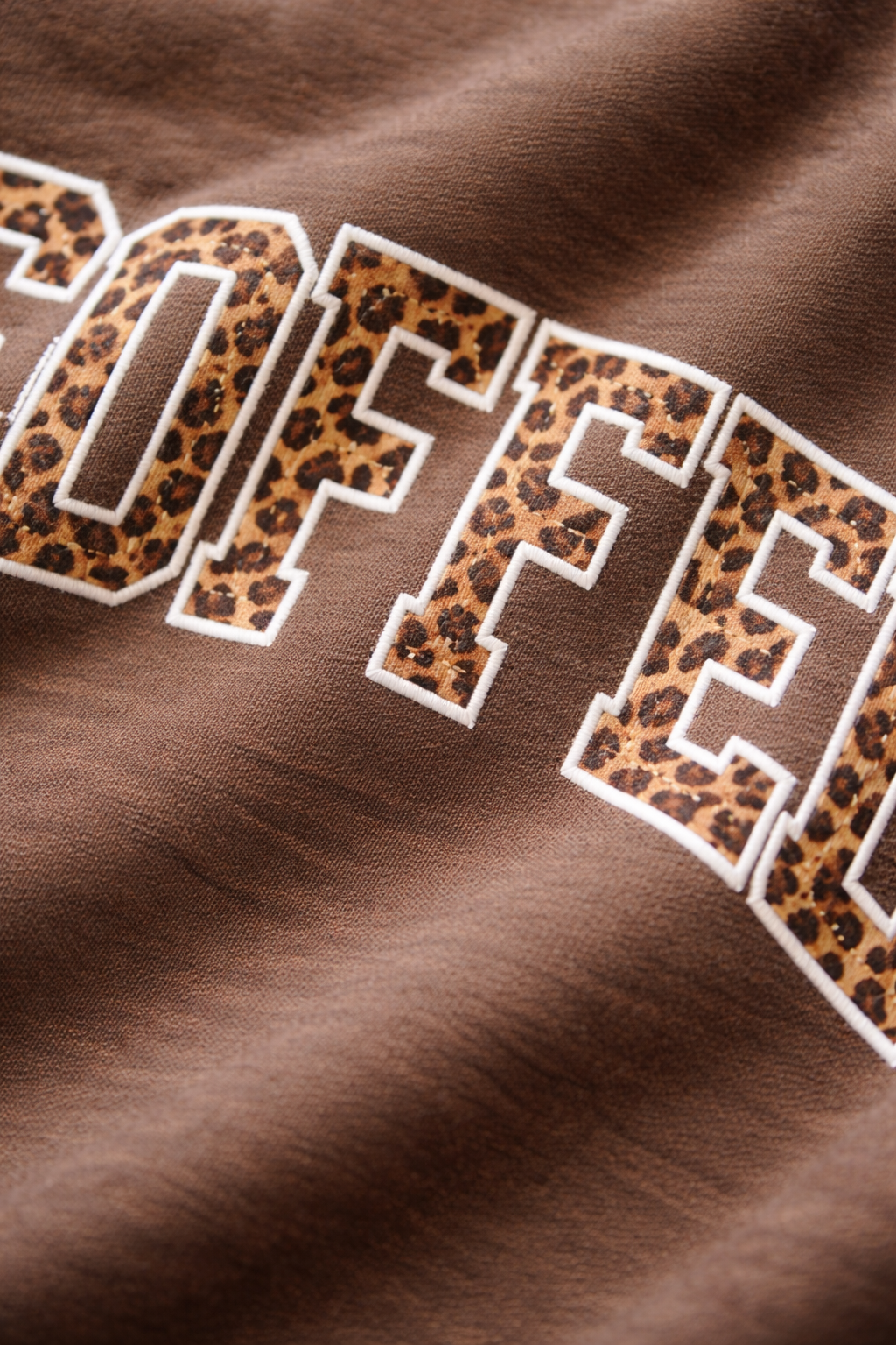 Desirée – Bruine Dames T-Shirt Met Luipaardprint