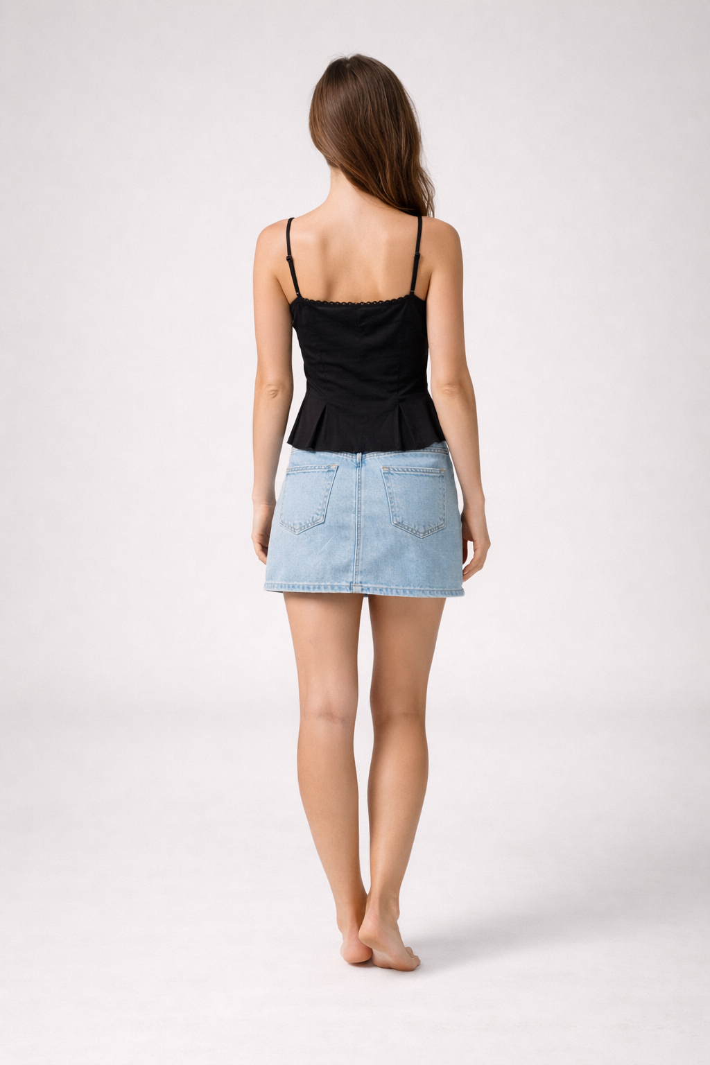 Dorith – Zwarte Dames Tanktop Met Geschulpte Rand