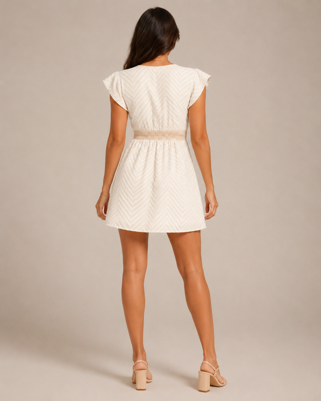 Gisandra - Beige Zomerjurk met V-hals en Gerimpelde Mouwen