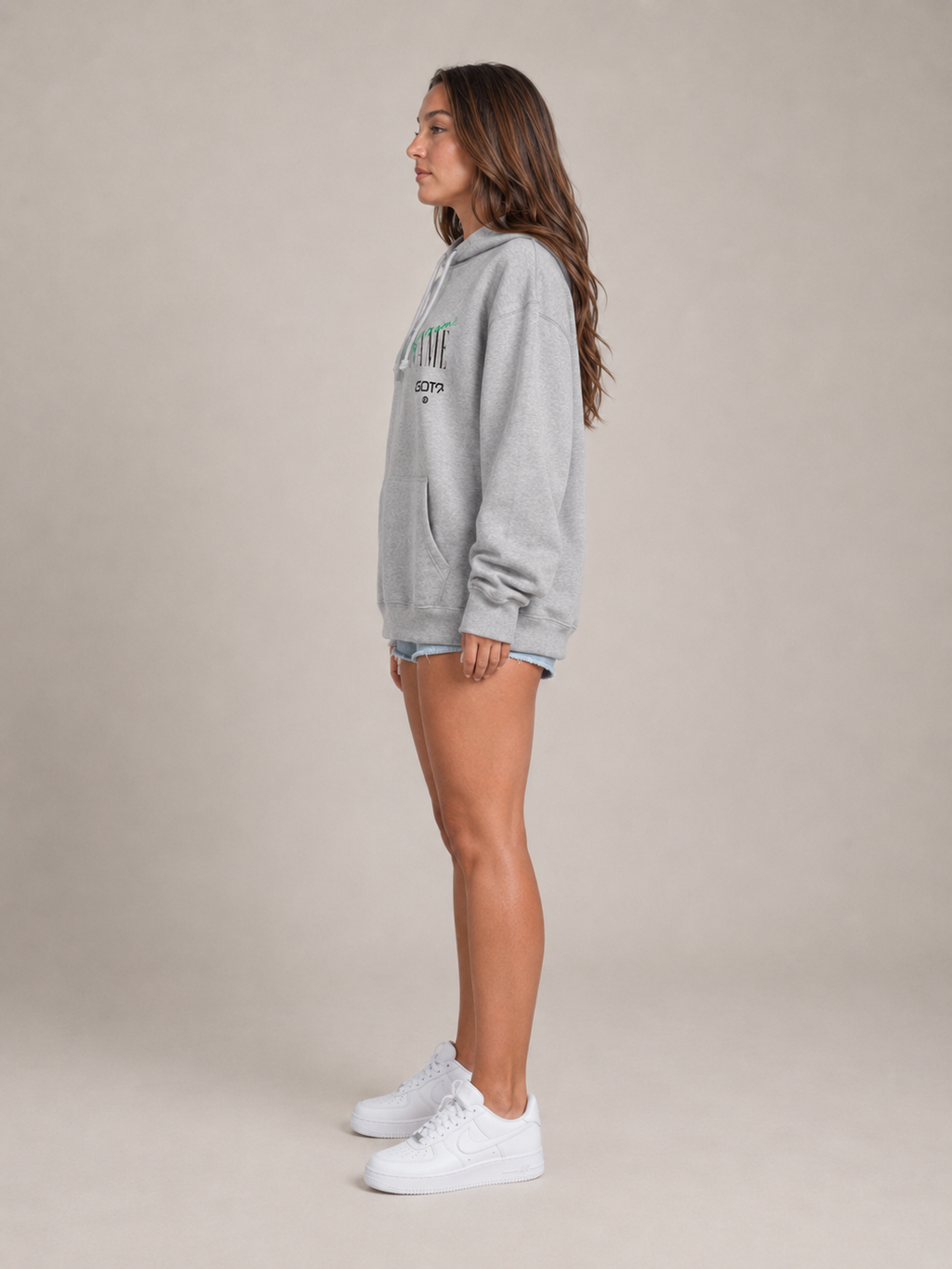 Serilda - Dames Hoodie Met Letterprint En Kangoeroezak