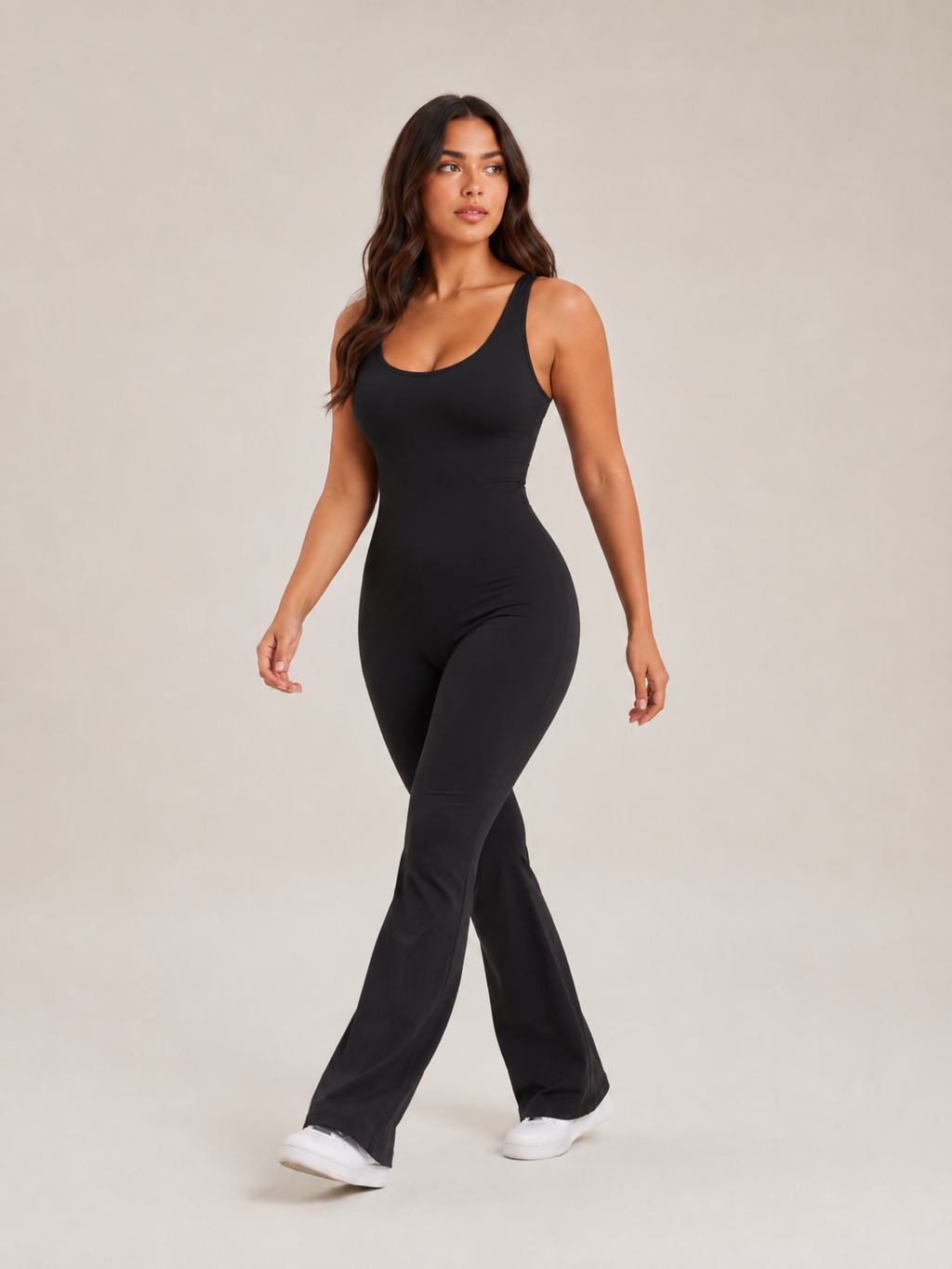 Savelina - Dames Jumpsuit Met Open Rug En Lange Pijp