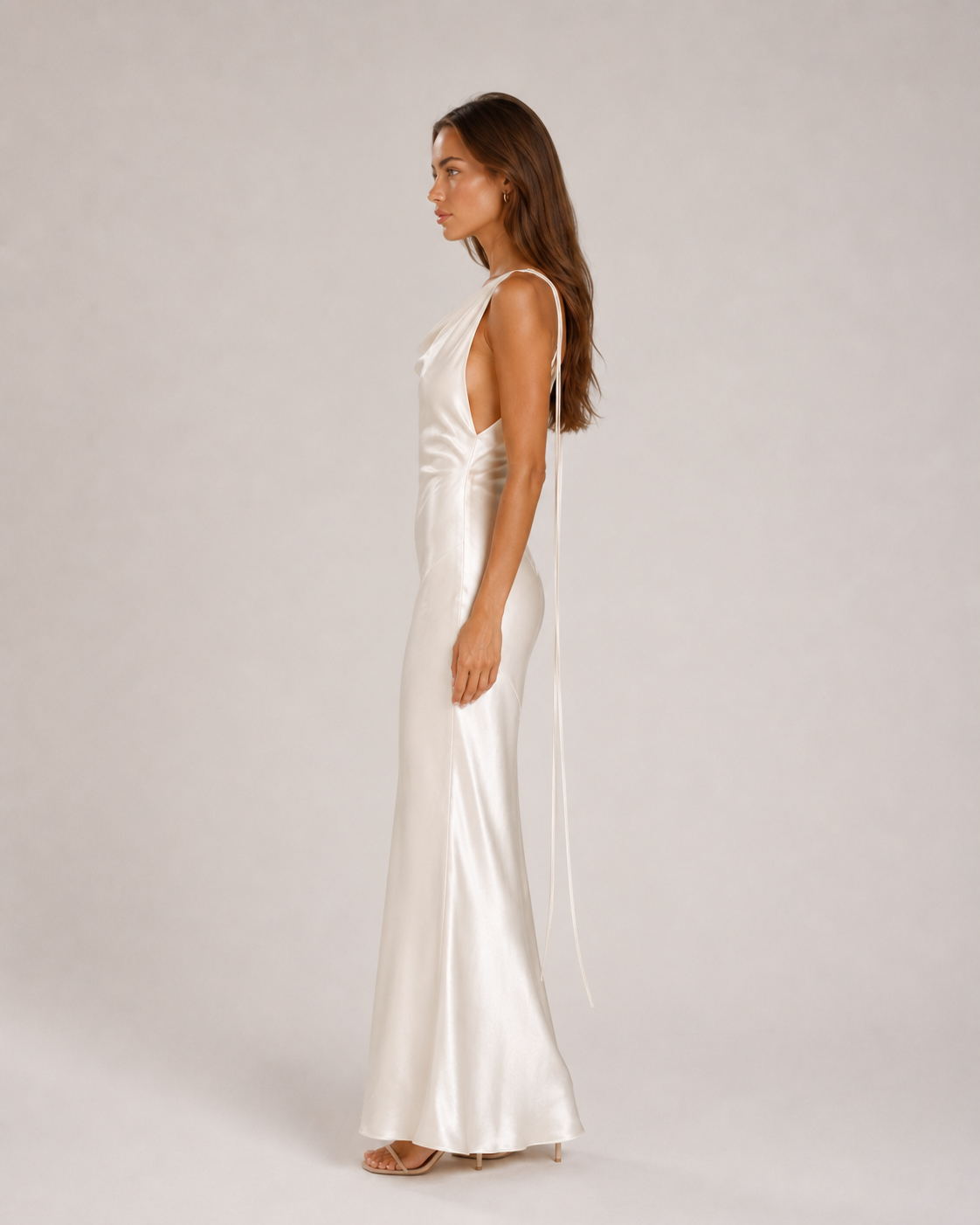 Isadora - Champagnekleurige Maxi-jurk Met Open Rug En Strikdetail