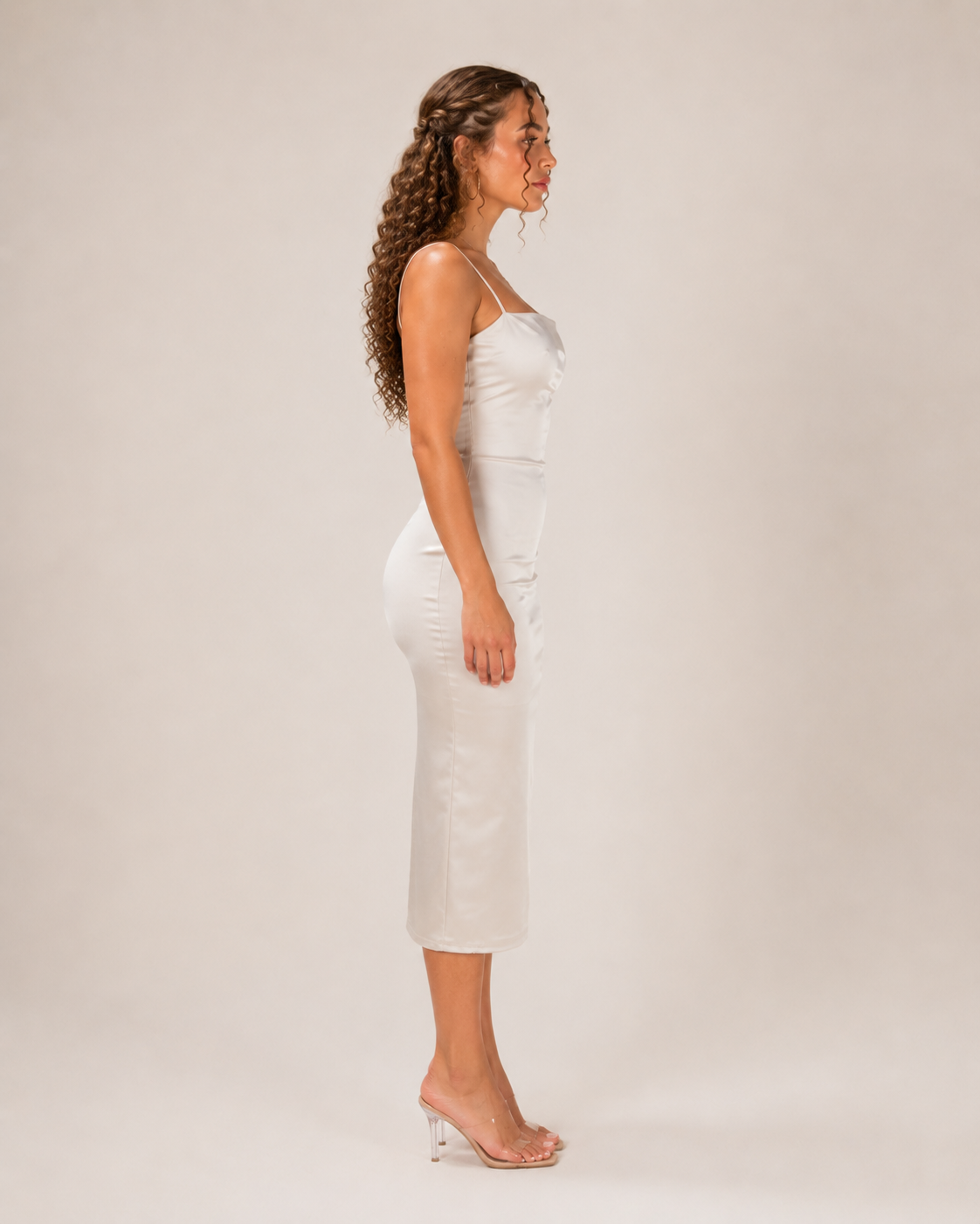 Inara - Witte Maxi-jurk Met Bandjes En Satijnen Glans
