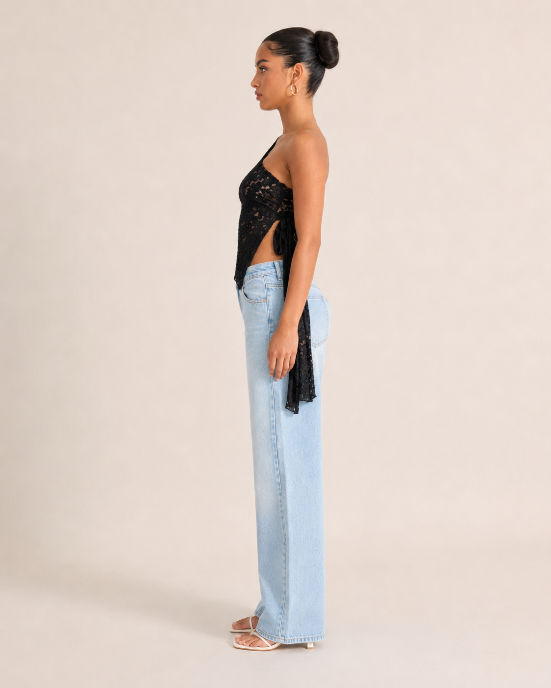 Janira - Kanten One-Shoulder Top Met Asymmetrische Halslijn