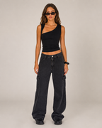 Jolina - Zwarte One-Shoulder Top Met Cut-Out Detail