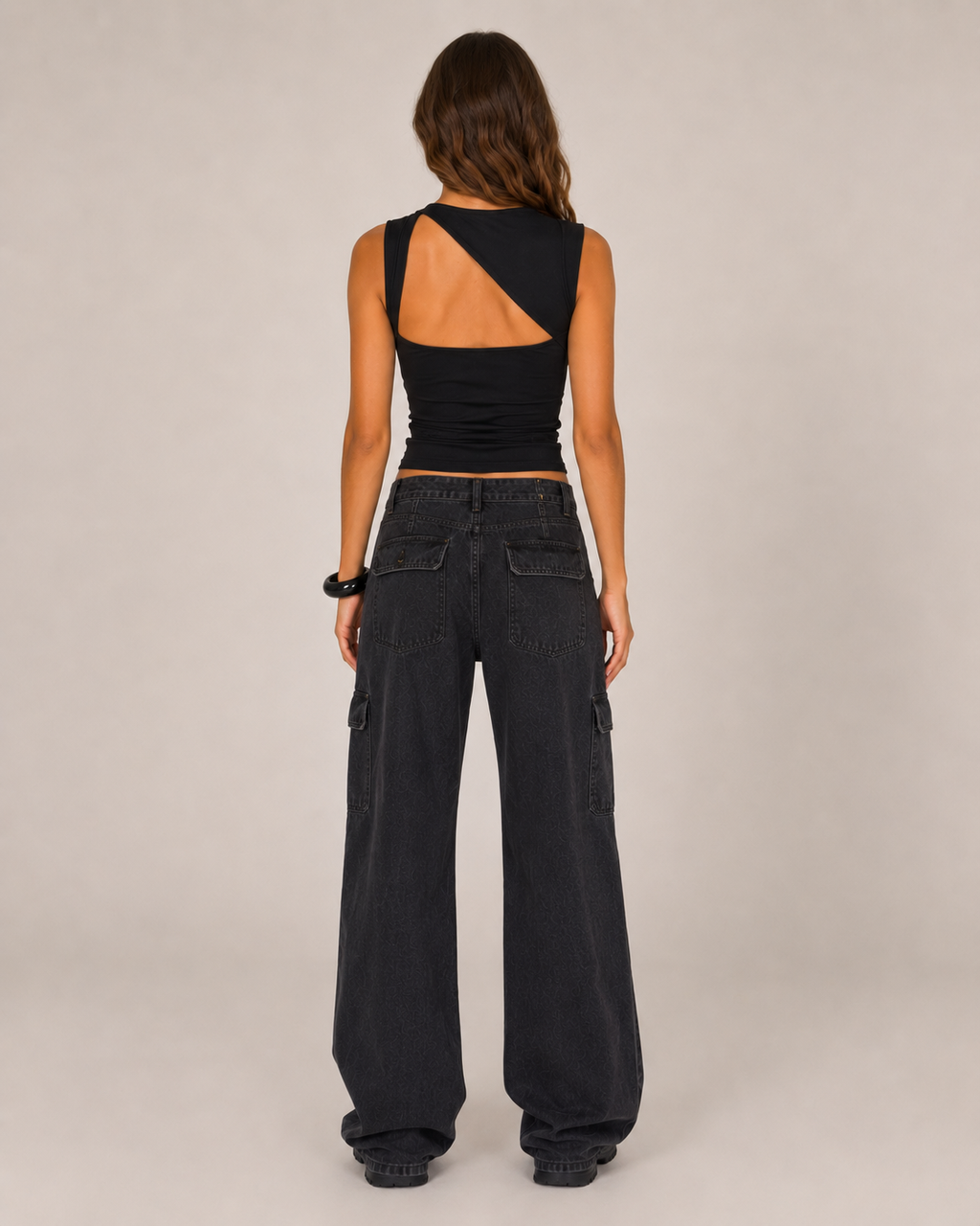 Jolina - Zwarte One-Shoulder Top Met Cut-Out Detail