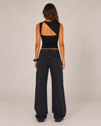 Jolina - Zwarte One-Shoulder Top Met Cut-Out Detail