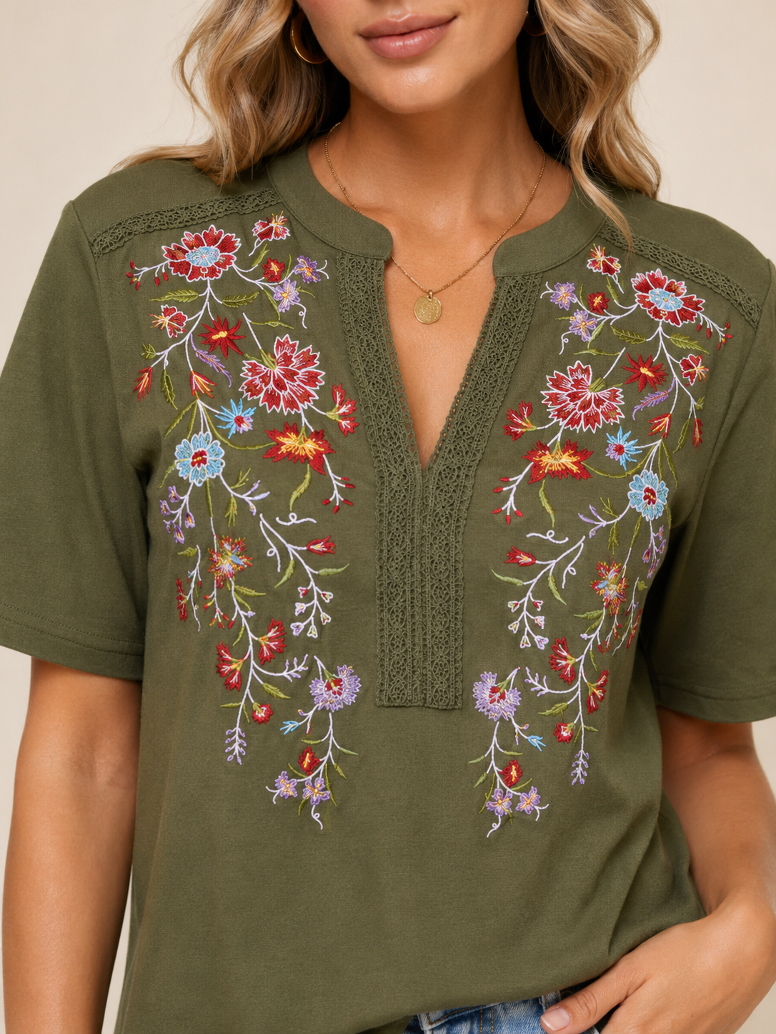 Savelisse - Dames Blouse Met Geborduurde Bloemen En V-hals