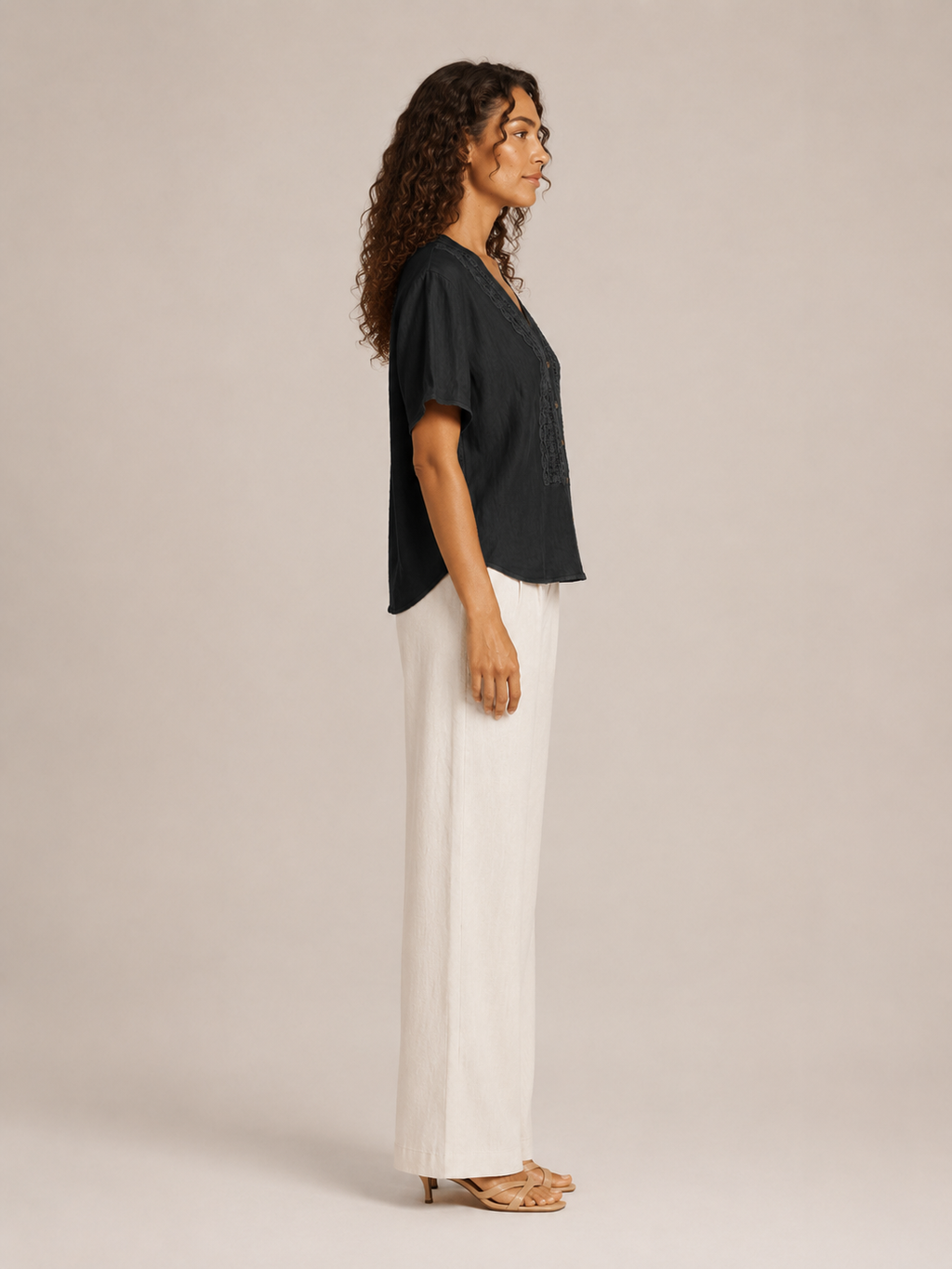 Solévia - Dames Blouse Met Kanten V-hals En Knoopsluiting