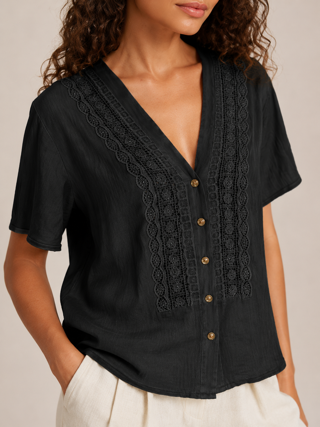 Solévia - Dames Blouse Met Kanten V-hals En Knoopsluiting