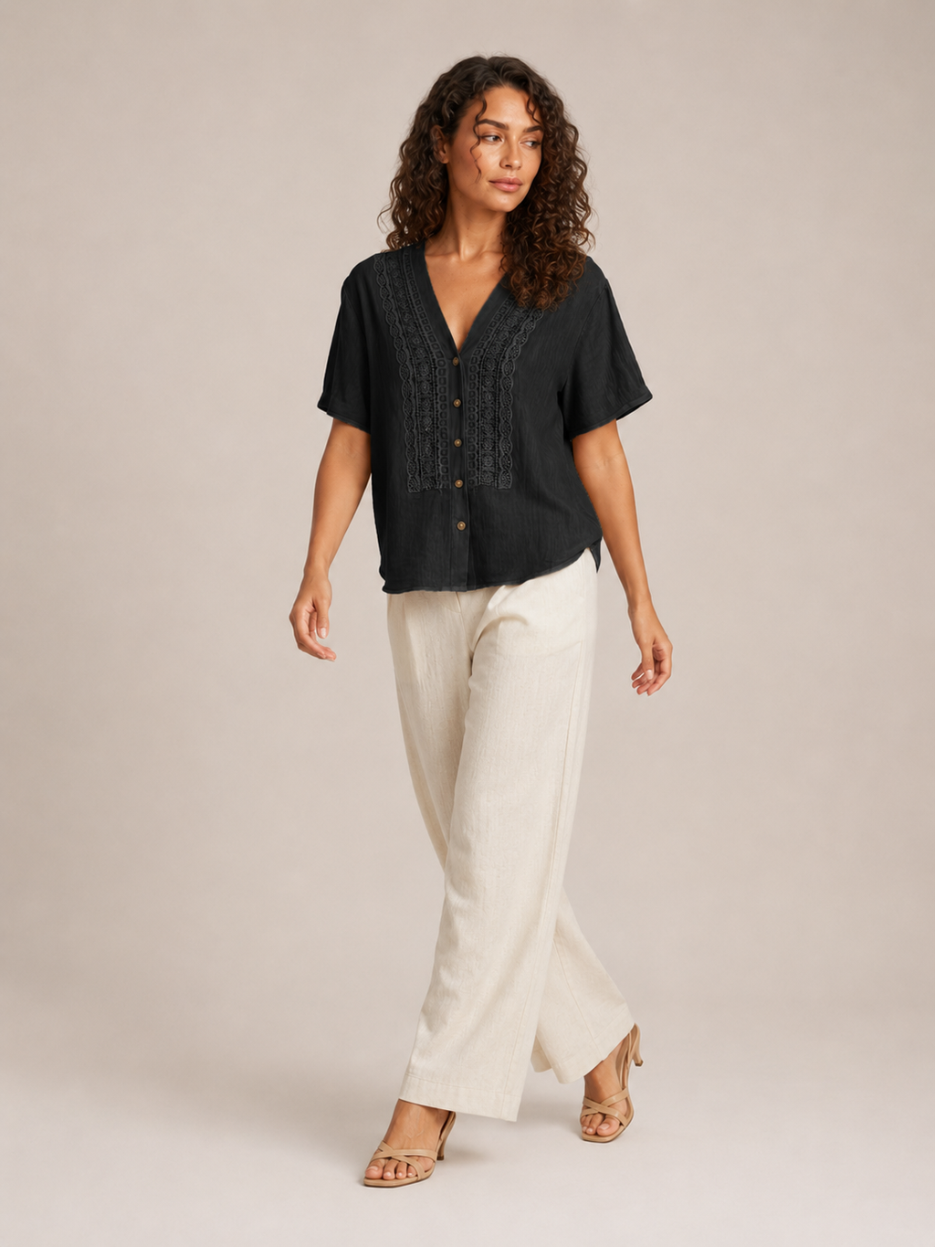 Solévia - Dames Blouse Met Kanten V-hals En Knoopsluiting