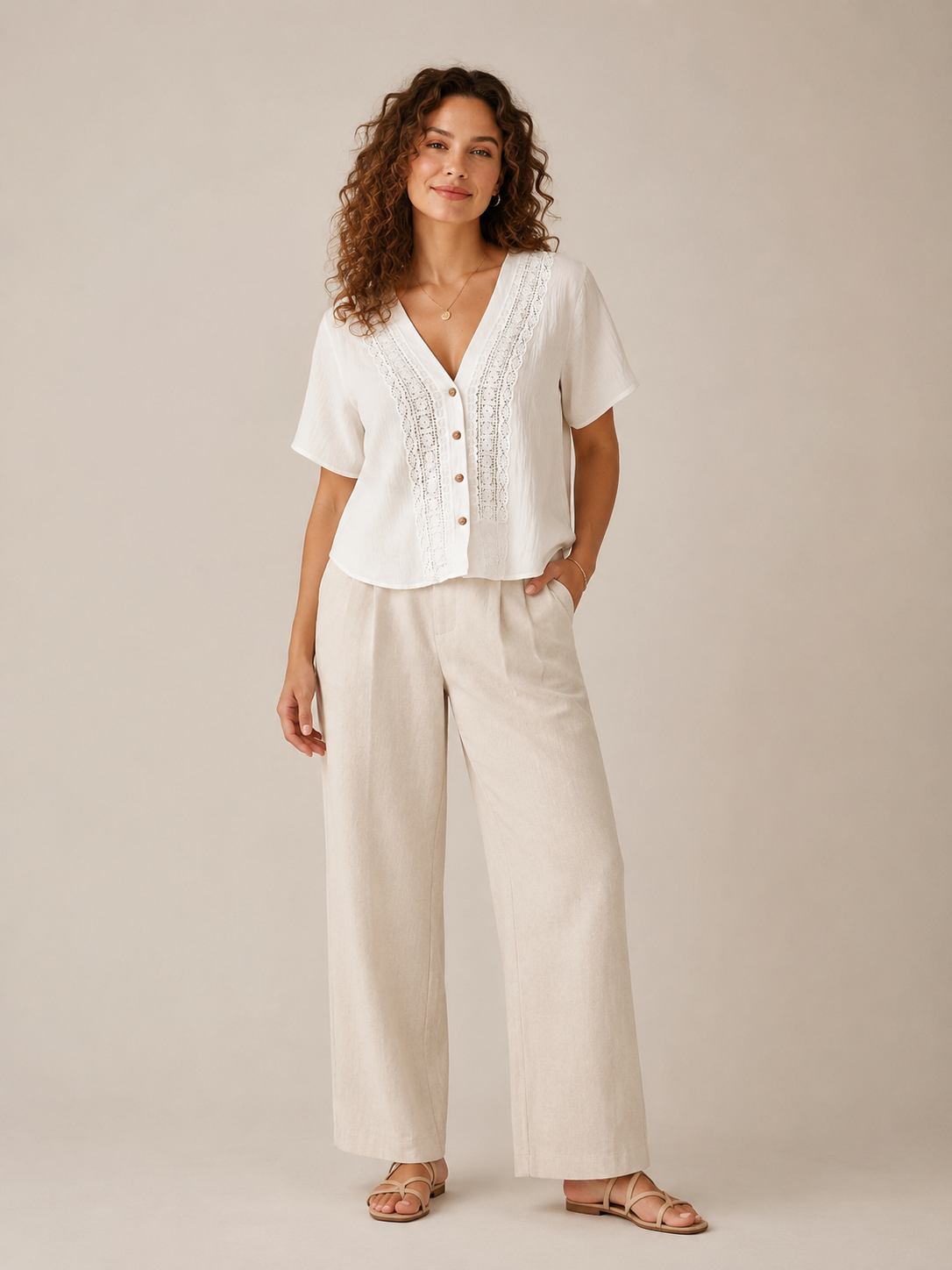 Solévia - Dames Blouse Met Kanten V-hals En Knoopsluiting