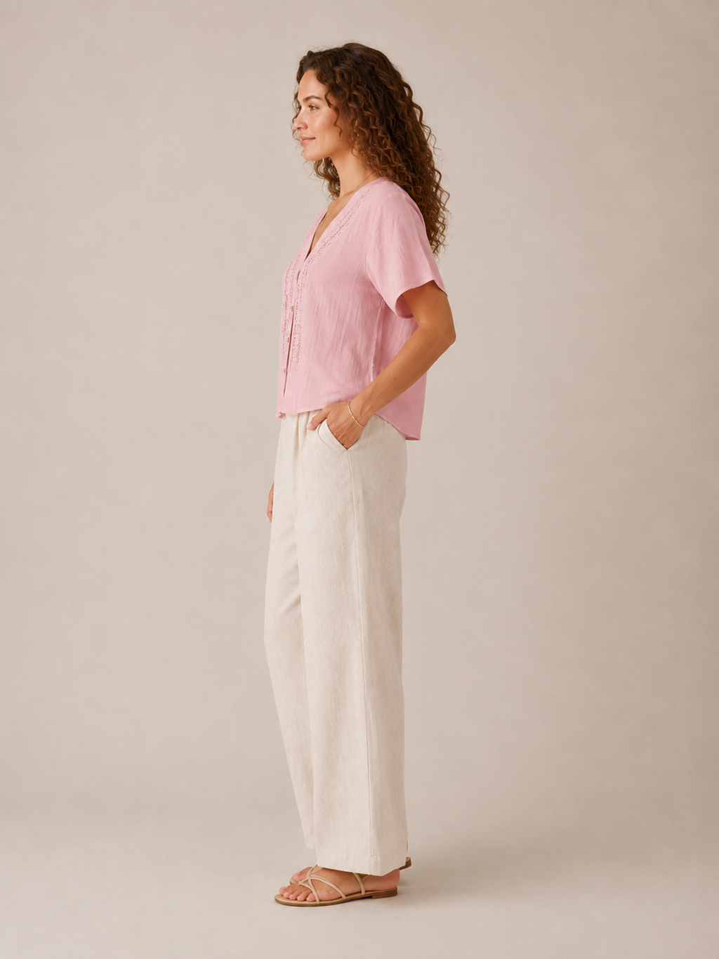 Solévia - Dames Blouse Met Kanten V-hals En Knoopsluiting