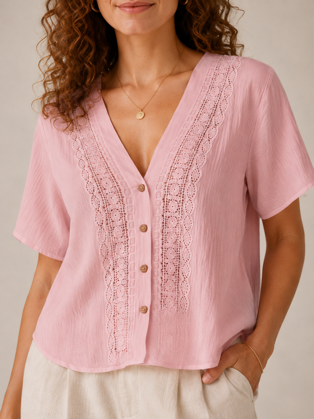 Solévia - Dames Blouse Met Kanten V-hals En Knoopsluiting