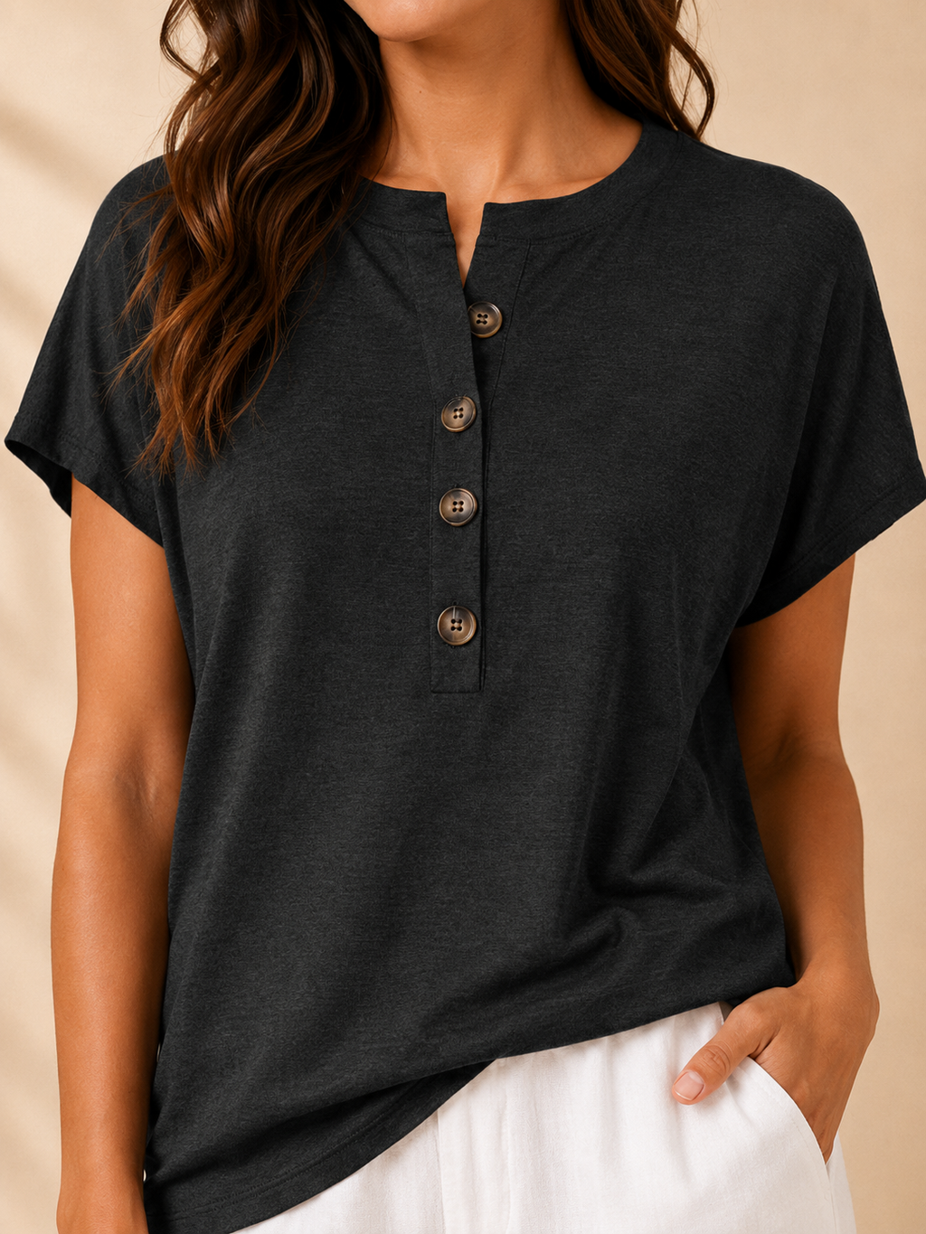 Solmira - Dames Top Met Split-hals En Knoopdetail