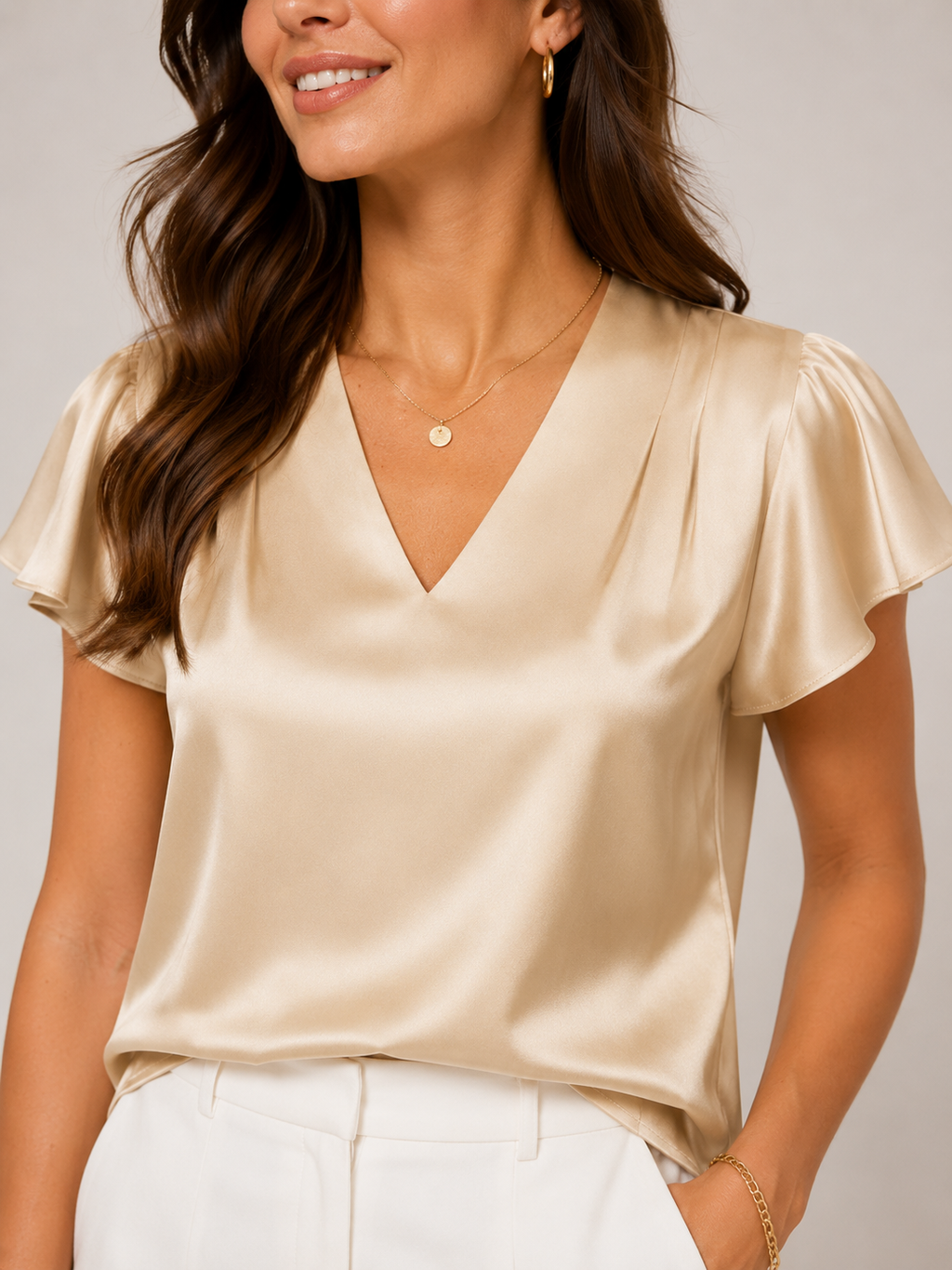 Saloméa - Dames Satijnlook Blouse Met V-hals En Uitlopende Mouwen