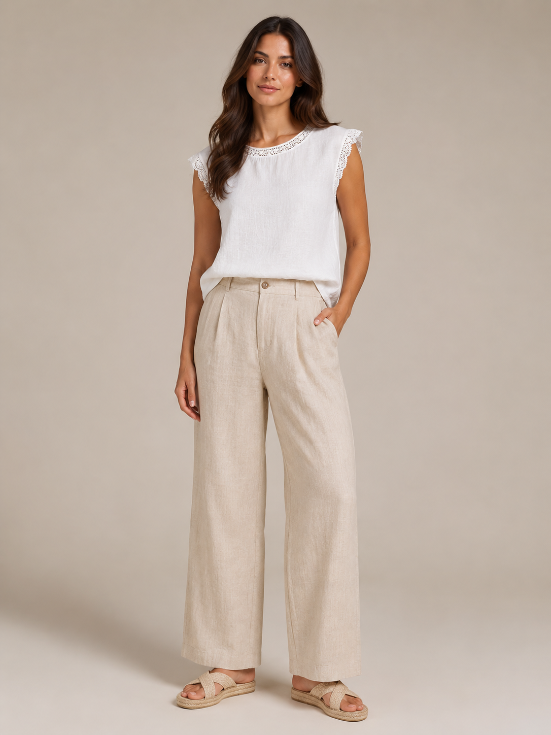 Savarine - Dames Blouse Met Kanten Halslijn En Schouderdetails