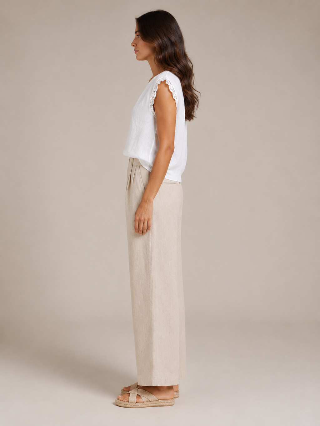 Savarine - Dames Blouse Met Kanten Halslijn En Schouderdetails