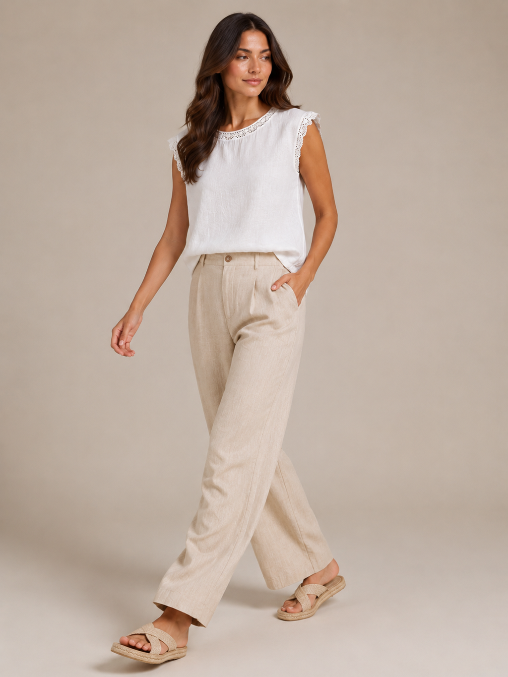 Savarine - Dames Blouse Met Kanten Halslijn En Schouderdetails